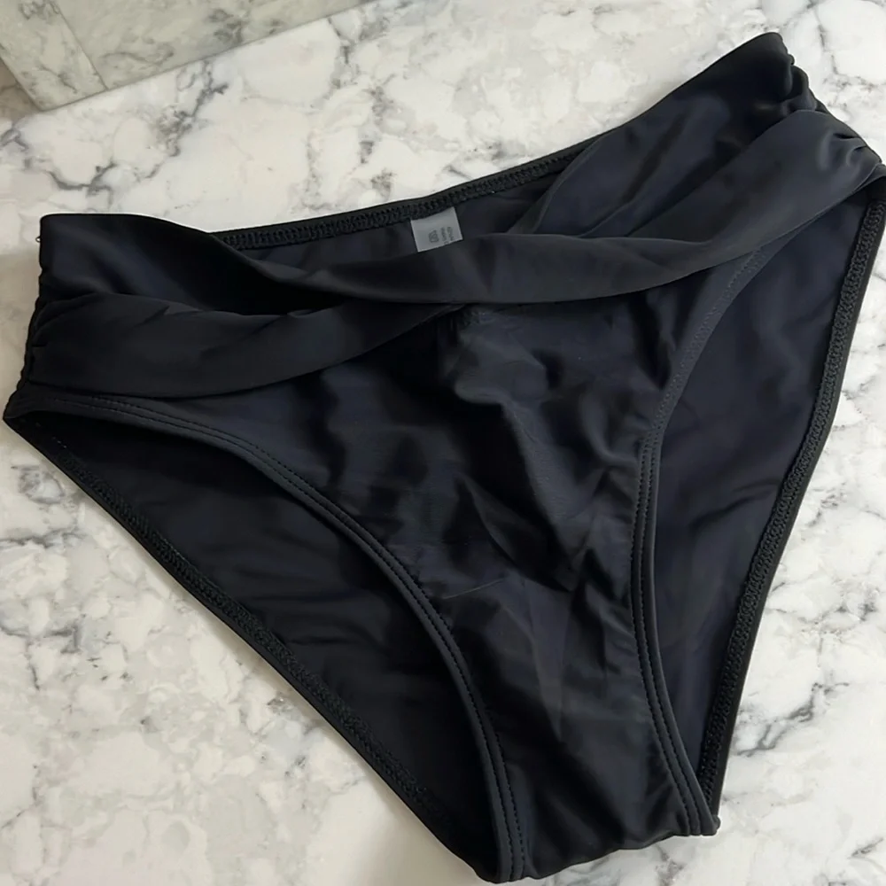 NWT High Cut Bikini Bottom Black Size small  Cross front bottom only